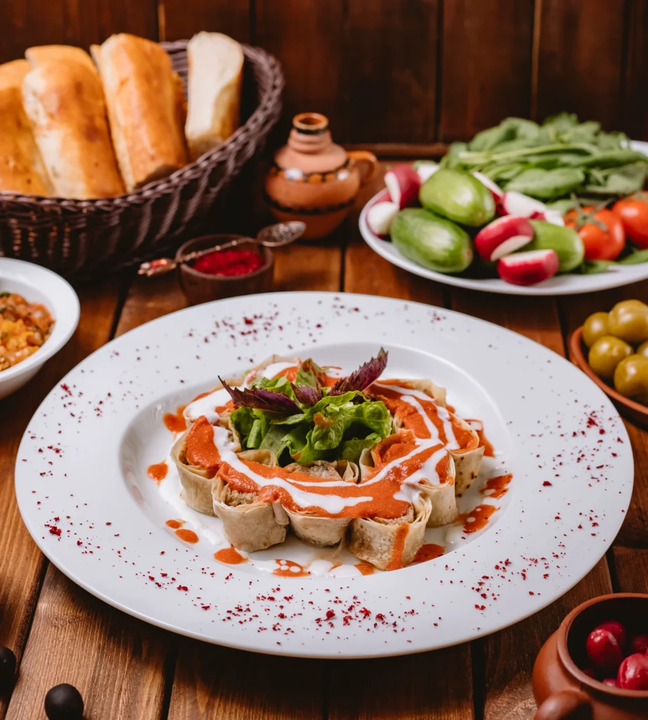 Investir dans quelques pièces fortes (plats de service, assiettes de présentation) suffit à changer toute l'ambiance d'une table.